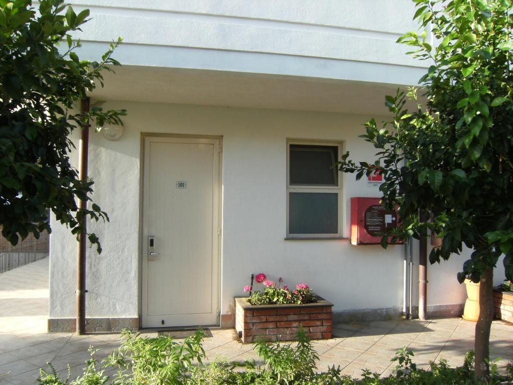 King's House 4* Mascali