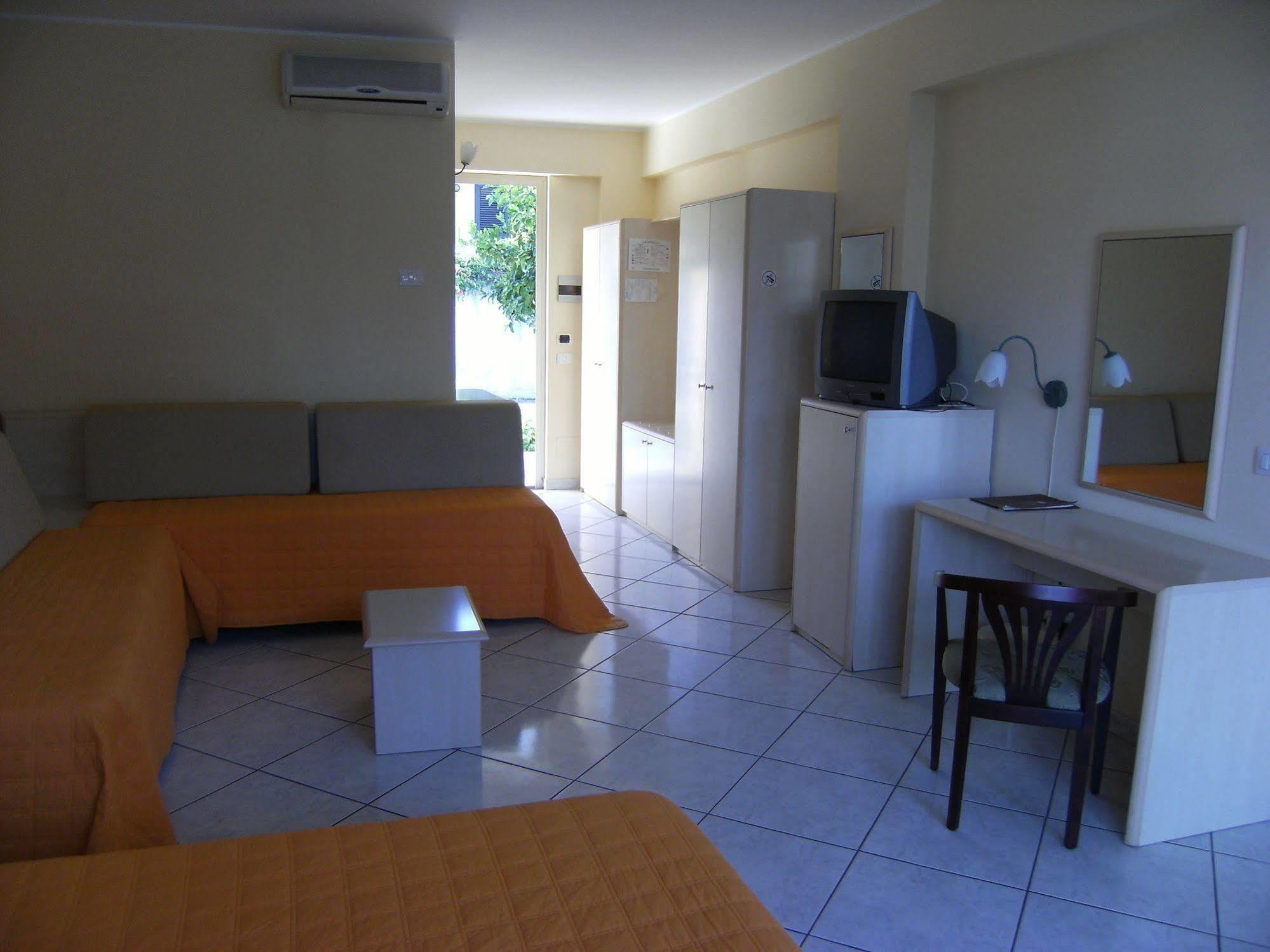 King's House 4* Mascali