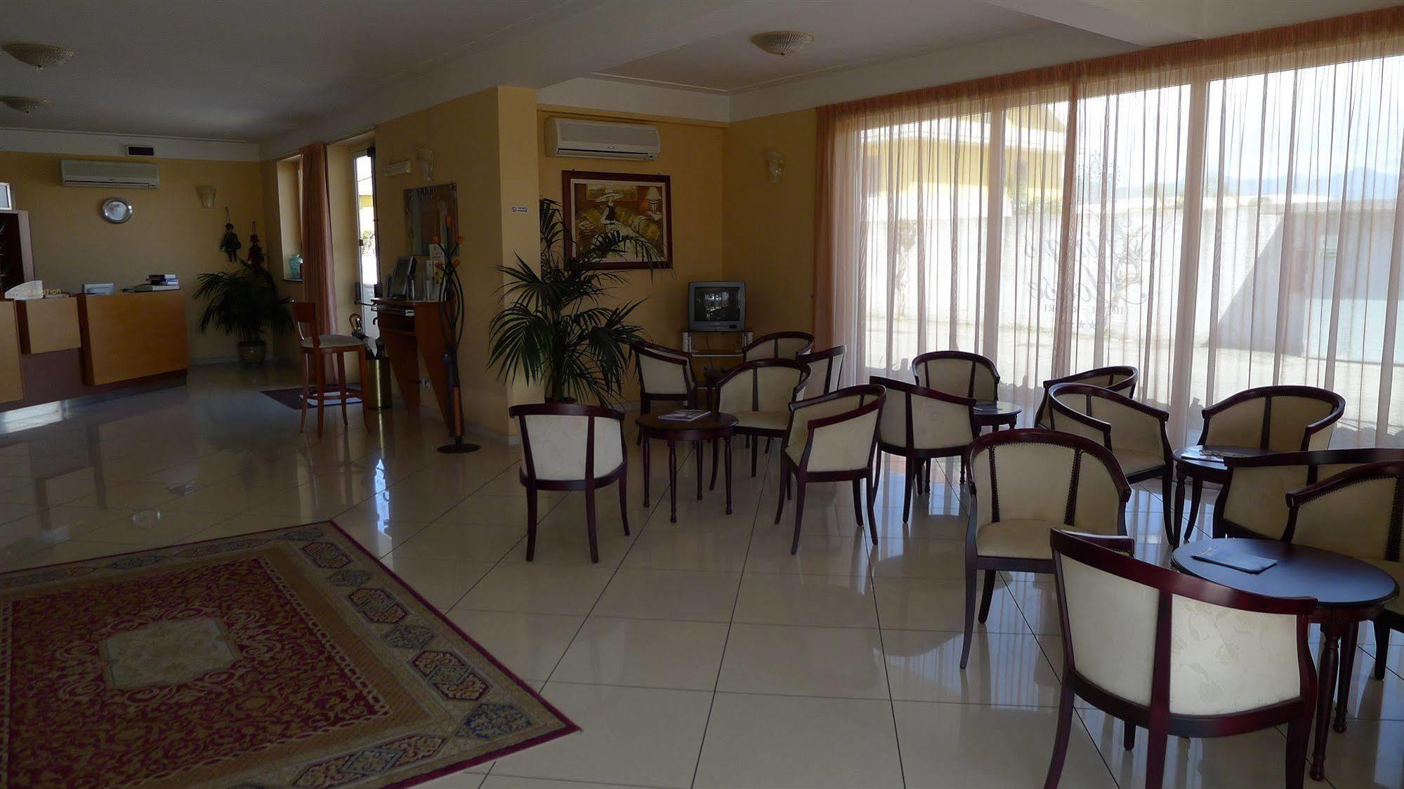King's House 4* Mascali